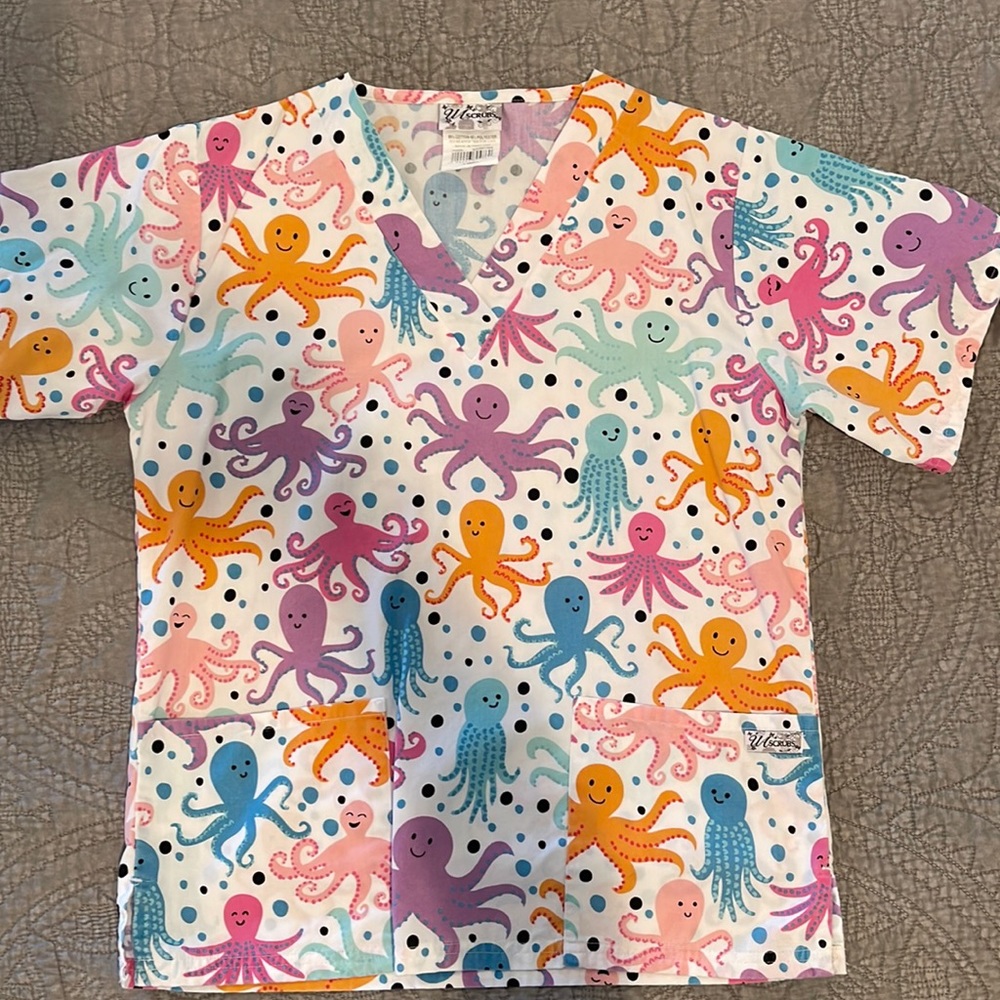 Uniform Advantage Octopus Scrub Top